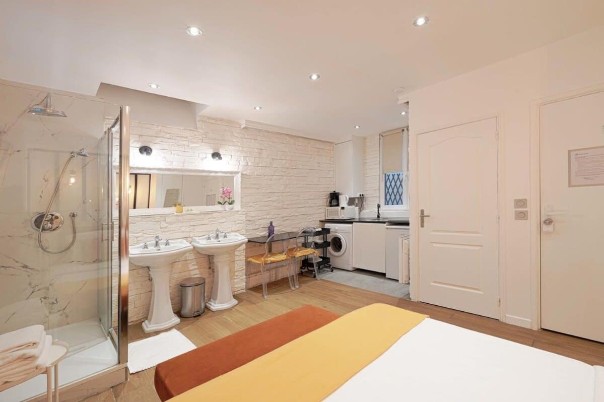 Cosy And Modern Updated Studio Parigi